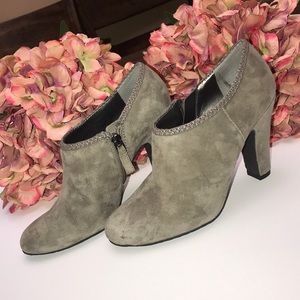 Tahari tan Suede ankle boots